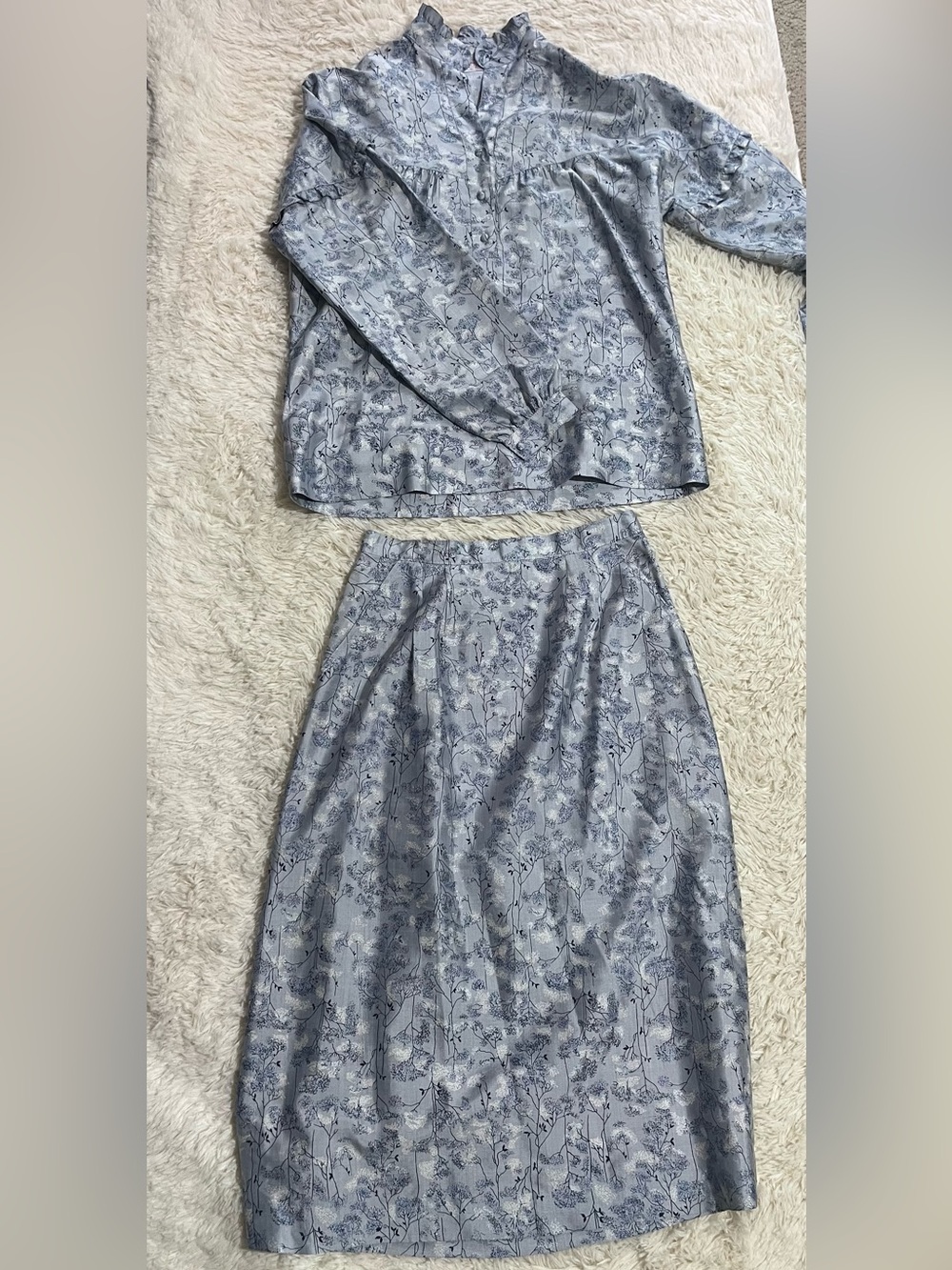 Women's Bangkok Design 100% Pure Thai Silk Blue Floral Satin Two-Piece  Set
